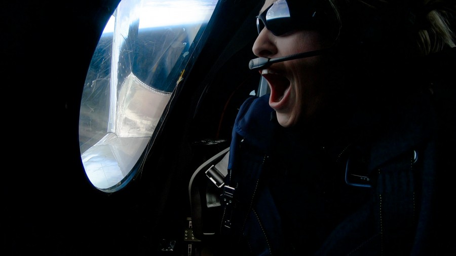 SpaceShipTwo совершил полет с пассажиром 
