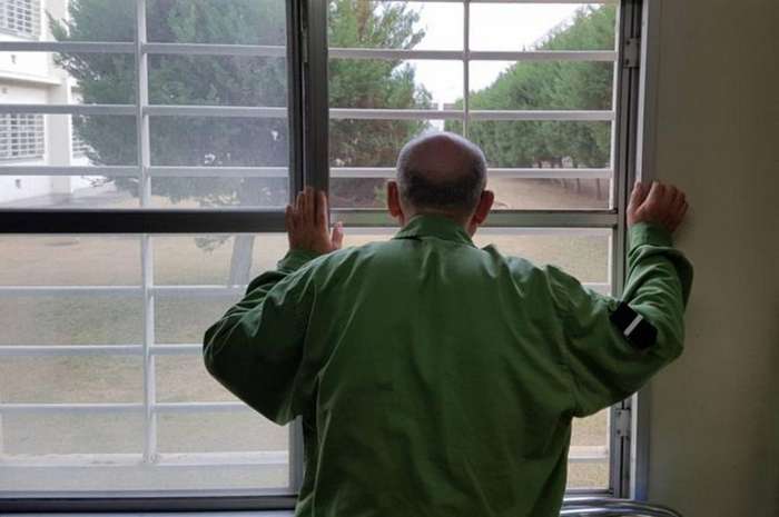 Пожилые в Японии специально совершают преступления, чтобы попасть за решетку Интересное