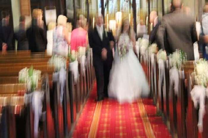 Горе-фотографы оставили сотни молодоженов без свадебных снимков Интересное