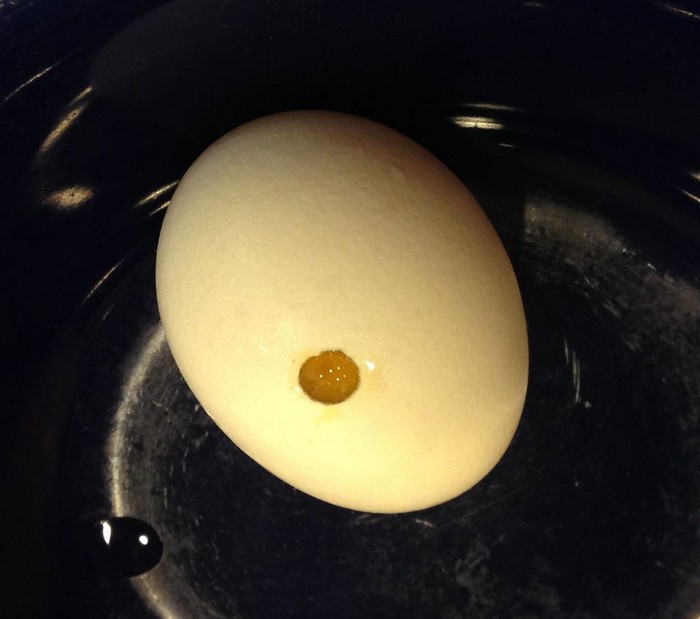 Киндер-сюрприз для взрослых: как сварить яйцо с беконом внутри вареное яйцо
