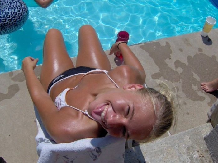 Подборка летних девушек в купальниках позитив